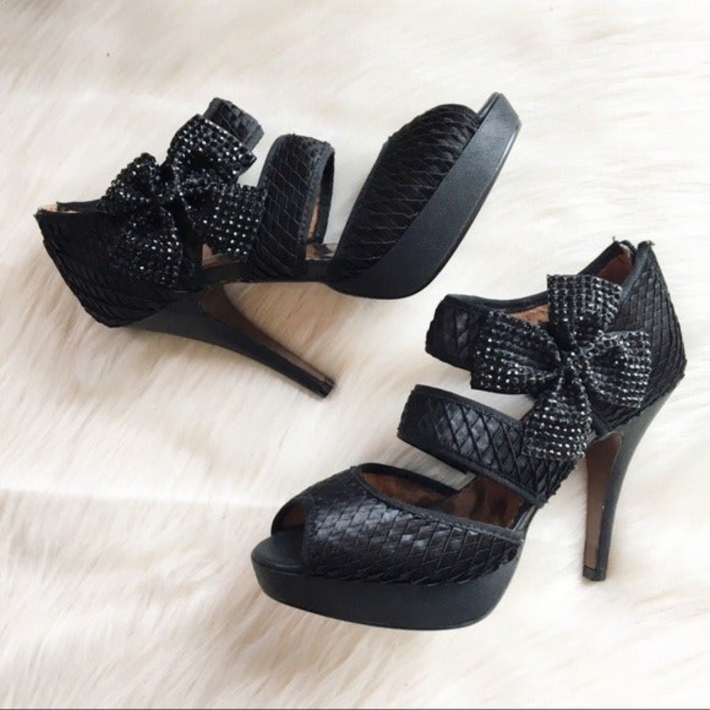 MINT Poetic Licence Mistletoe high heels 6M
